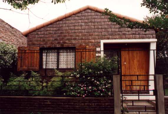 frente de casa ciervogar.jpg (31891 bytes)